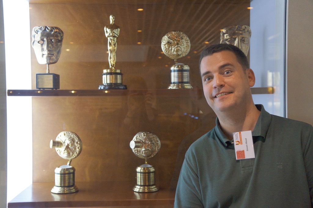  Steven Mead and the collecton of DNEG  gongs 