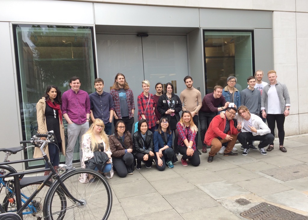  Eimer Bourke talking with Aardvark Swift 