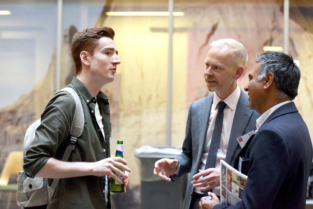  Justin Greetham, Gamma Basra talking with Thomas O'Doherty 