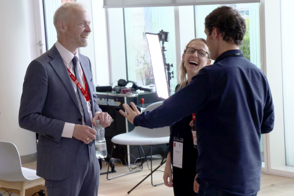  Justin Greetham talking with this years event sponsors Sarah Leavitt & Lee Owen 